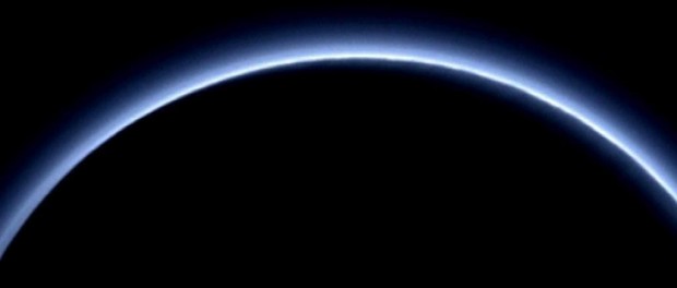 pluton-ciel-bleu-glace-nasa