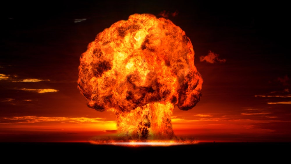 There'll always be a ... ... Automne-nucleaire-explosion-nucleaire