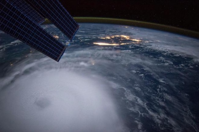 l-ouragan-joaquin-vu-de-la-station-spatiale-internationale_2556212_660x439p[1].JPG