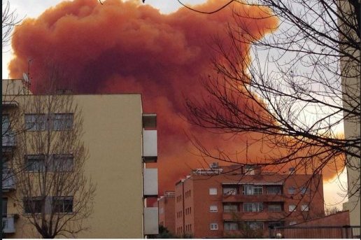 incendie-en-catalogne-un-nuage-toxique-oblige-les-habitants.jpg